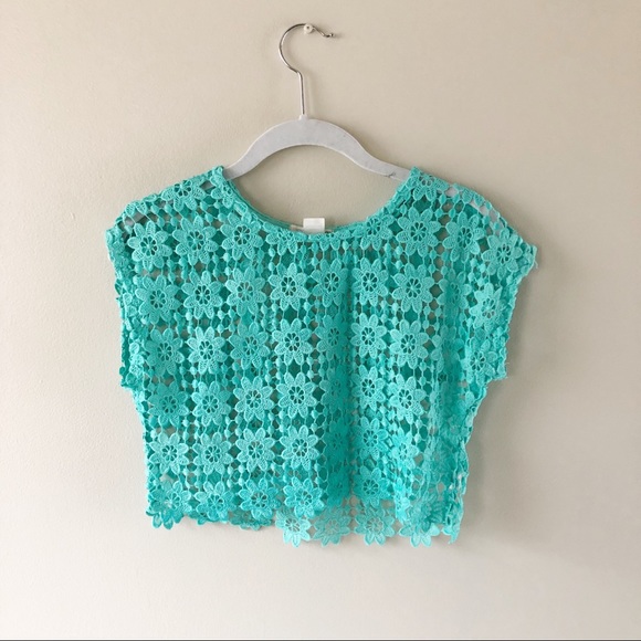 Other - Girl’s cropped floral top